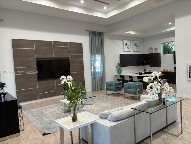 Building Photo - 1020 SE 26th Ter