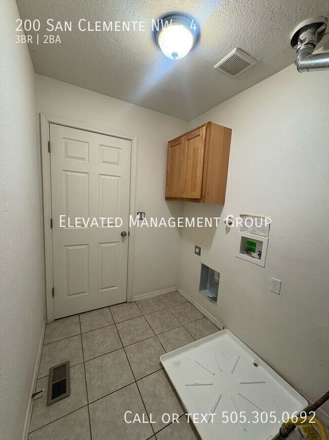 Building Photo - 200 San Clemente Ave NW