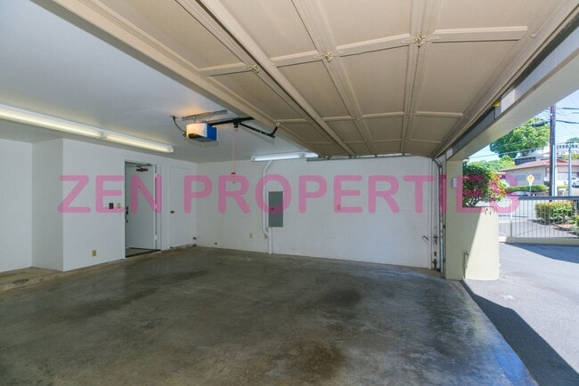Building Photo - 3 bdrm/ 2.5 bath townhome for rent at Neho...