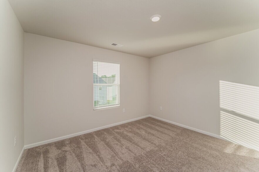 Building Photo - 8005 Moose Crk Dr