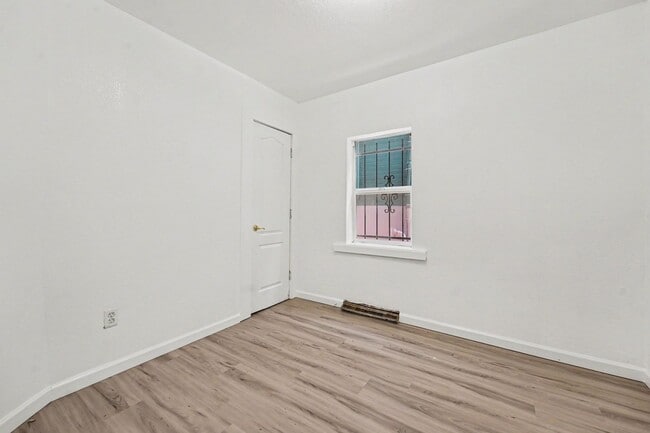 Building Photo - 3537 Lipan St