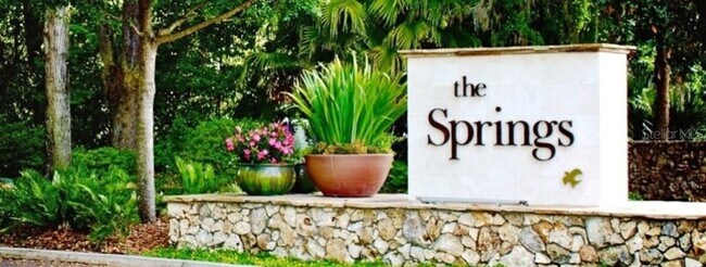 Building Photo - 205 Fairway Dr.