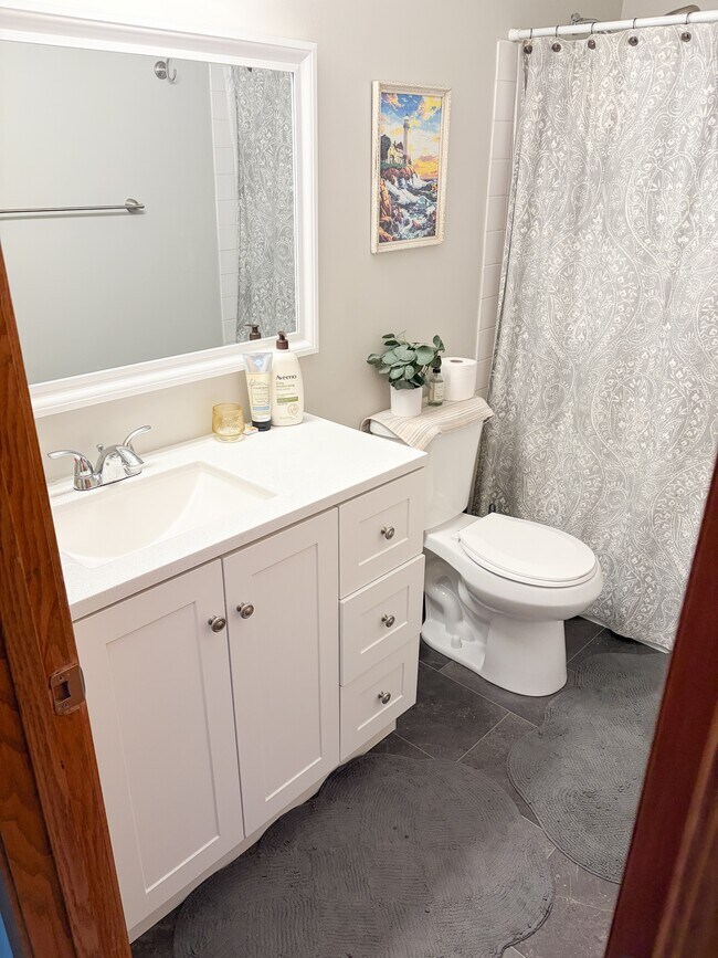 Building Photo - 2710 Dale St N