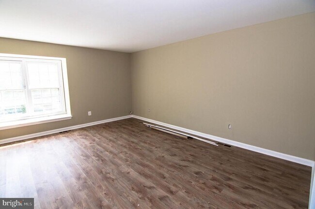 Building Photo - 5404 Helm Ct