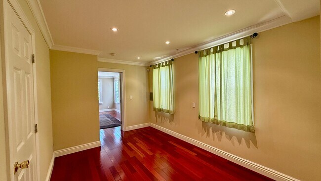 Building Photo - Updated 4BR/2BA Single Family Home in Cove...