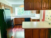 Building Photo - 3 Bedroom Condo Available for Aug. 1st