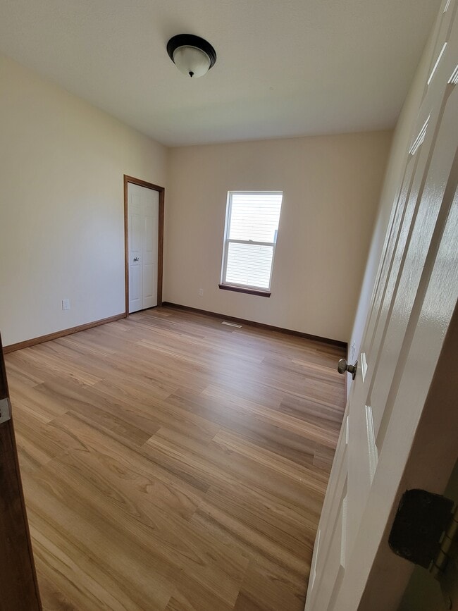 Building Photo - 6585 Grosse Dr
