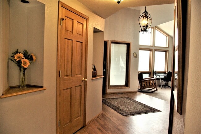 Building Photo - 6bed/4bath oversized 2 car garage fenced in back yard Cheyenne Mountain School District