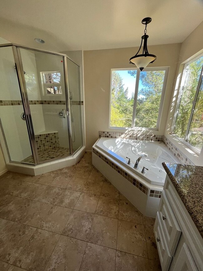 Building Photo - 4 bedroom and 4 bathroom house in LA Canada, California