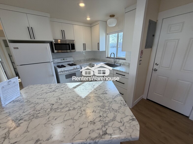 Building Photo - 318 E Oakland Ave