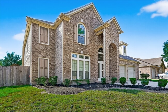 Building Photo - 2606 Waterbrook Ln