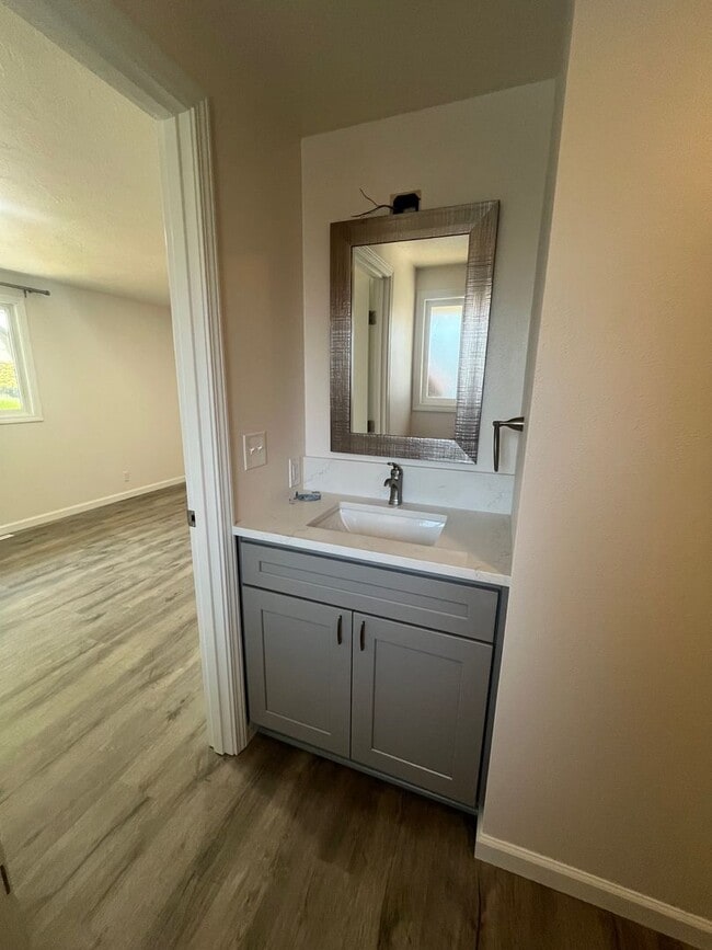 Building Photo - 3-Bedroom 2-Bathroom home in Eugene. Full Remodel!