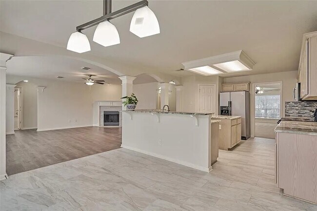 Building Photo - 511 Elm Ridge Dr