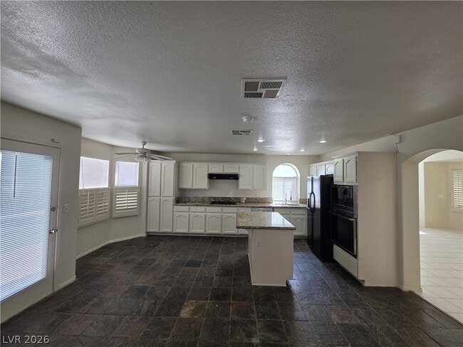 Building Photo - 8008 Dover Shores Ave