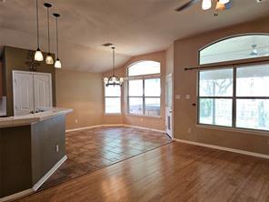 Building Photo - 2204 Zoa Dr