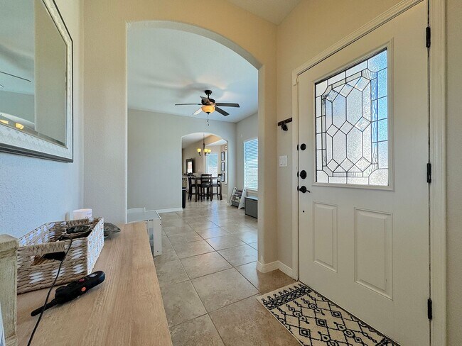 Building Photo - East El Paso 4 bed/ 2 Bath Refrig A/C Home