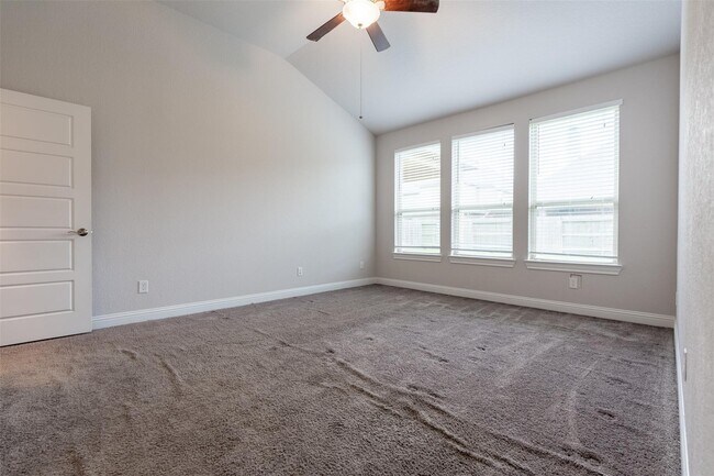 Building Photo - 16611 Highland Country Dr