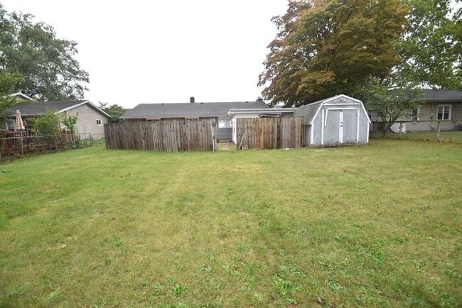 Building Photo - East side of South Bend 3 bedroom, 1.5 bat...
