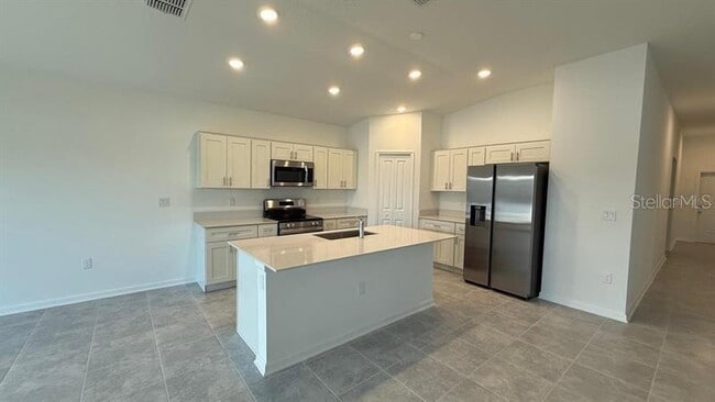 Building Photo - 5762 Gingham Dr