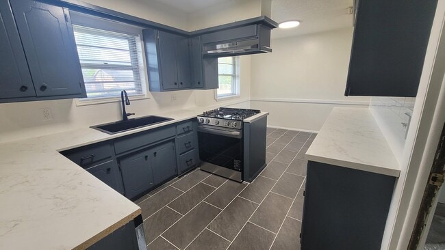 Building Photo - 515 Gayclifee Terrace