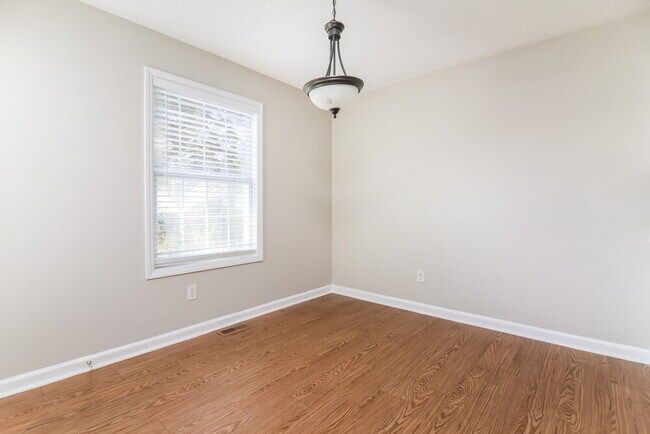 Building Photo - 2217 Hatton Way