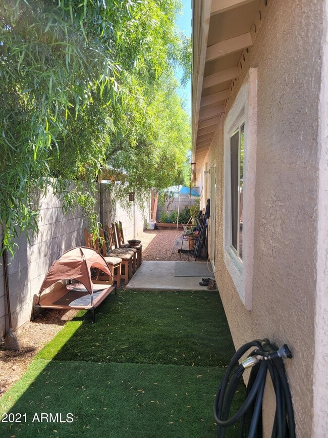 Building Photo - 2702 E Juniper Ave