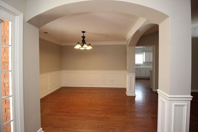 Building Photo - Huge Ranch home!