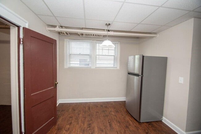 Building Photo - 5819 E Washington St