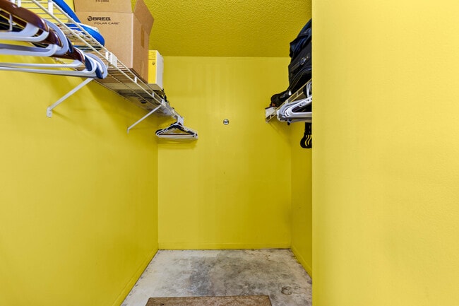 Building Photo - 1004 Green Pine Blvd