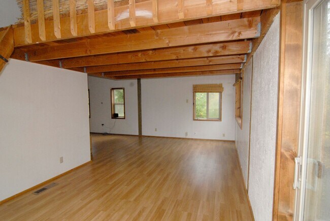Building Photo - Riverfront property in Coast Range