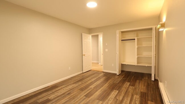 Building Photo - 422 Fox Run Ln