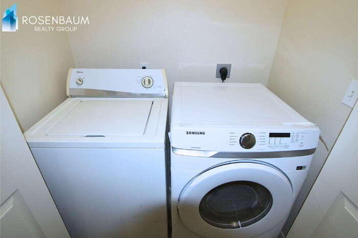 Building Photo - 8281 W Sandy Ln