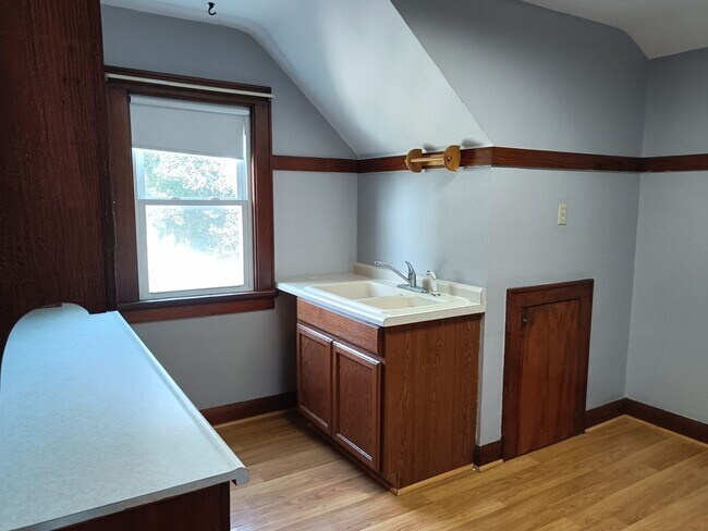 Building Photo - 9214 S Chicago Rd