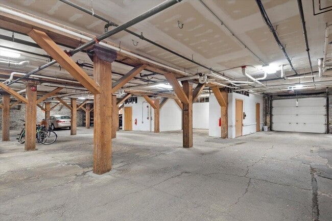 Building Photo - 418 N 3rd St