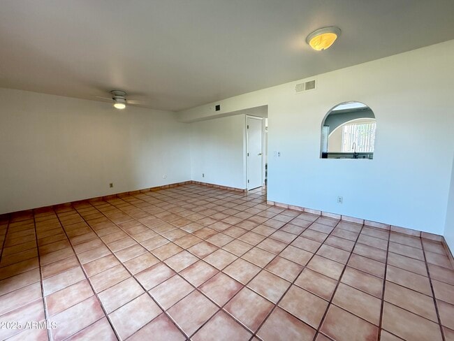 Building Photo - 611 W 13th St