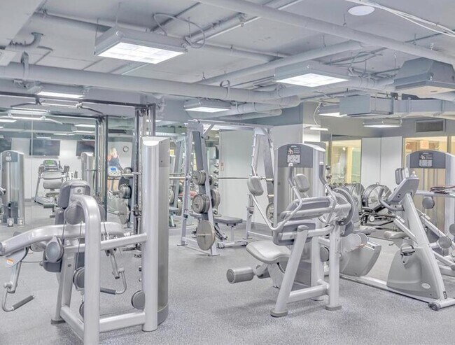 Building Photo - 3020 NE 32nd Ave