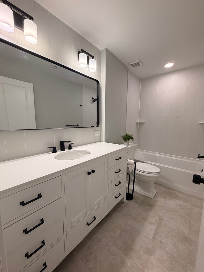 Building Photo - 2 Brighton Dr