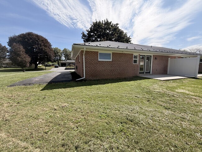 Building Photo - 10087 Red Maple Ln
