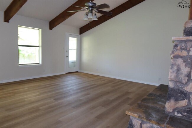 Building Photo - 5030 Edgecliff Dr
