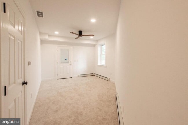 Building Photo - 5 Park Ln