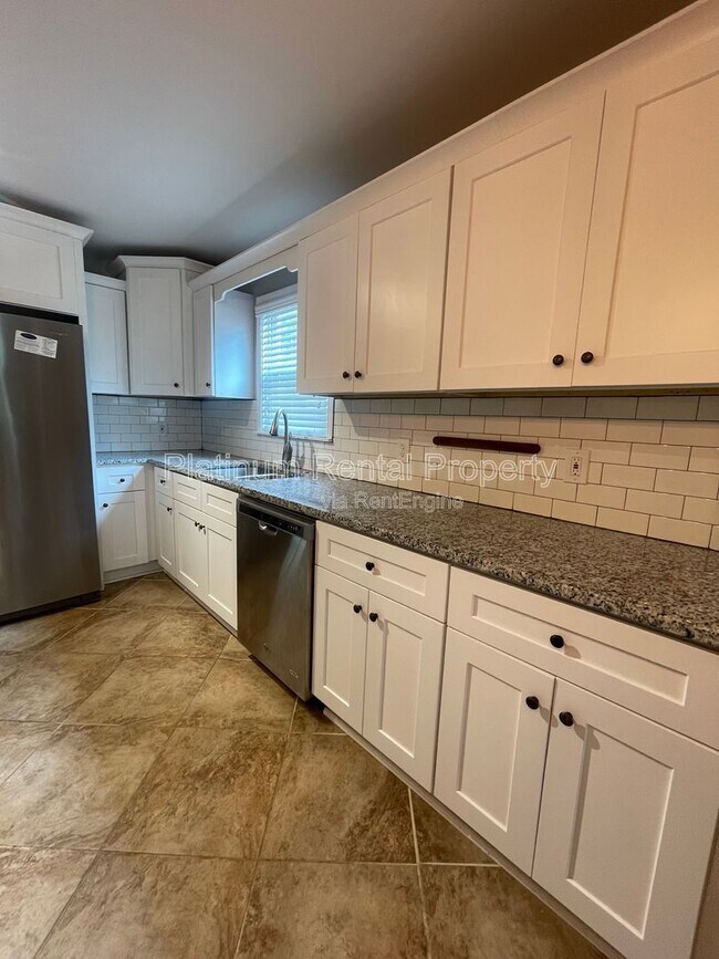 Building Photo - 2706 White Oak Dr