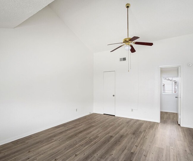 Building Photo - 2111 Holly Hall St