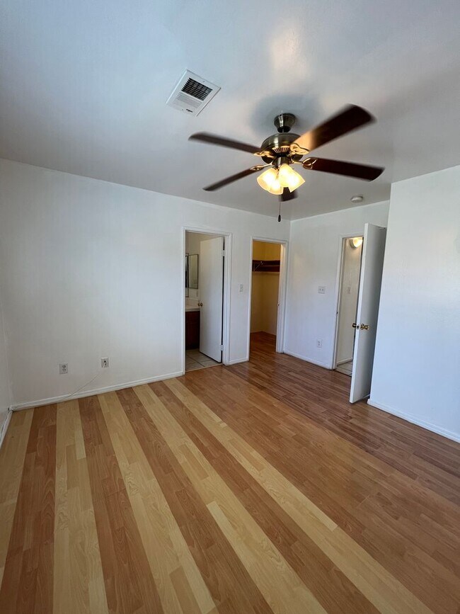 Building Photo - 1516 Hadar Rd