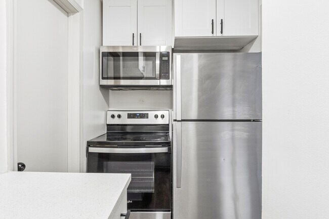 Building Photo - 2 West St