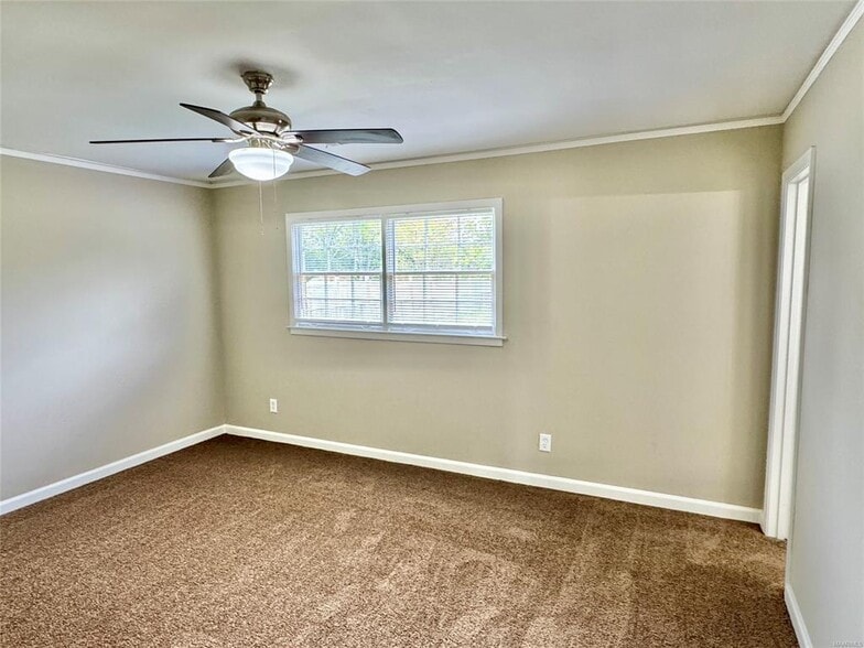 Building Photo - 502 Adler Dr