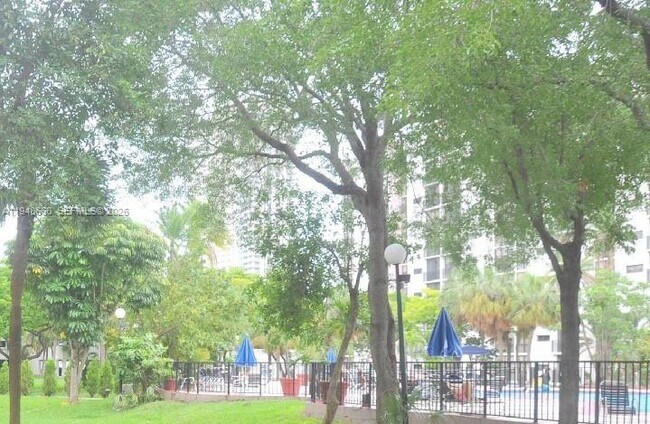 Building Photo - 17011 N Bay Rd