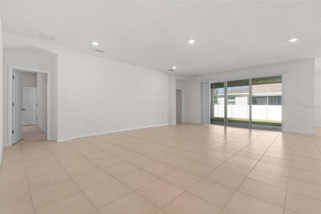 Building Photo - 8260 SW 59th Ave