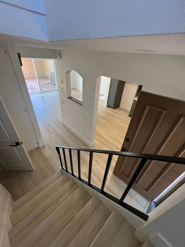 Building Photo - Charming upgraded home!