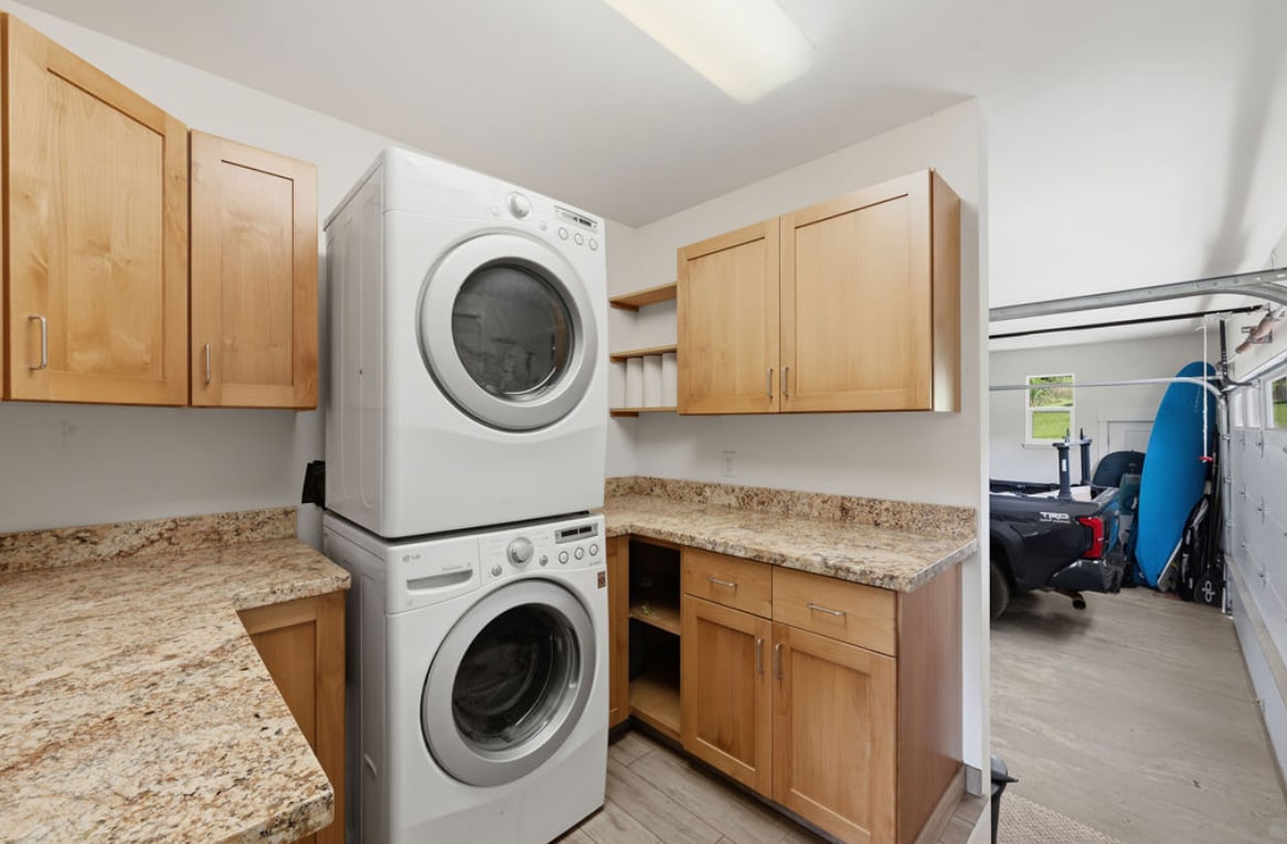 Building Photo - 896 Hoomalolo Pl