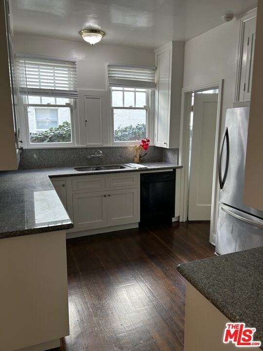 Building Photo - 326 N Orange Dr